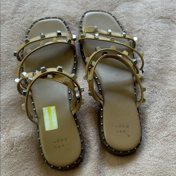 Like New✨Beige Studded Strap Sandals - Picture 6 of 7